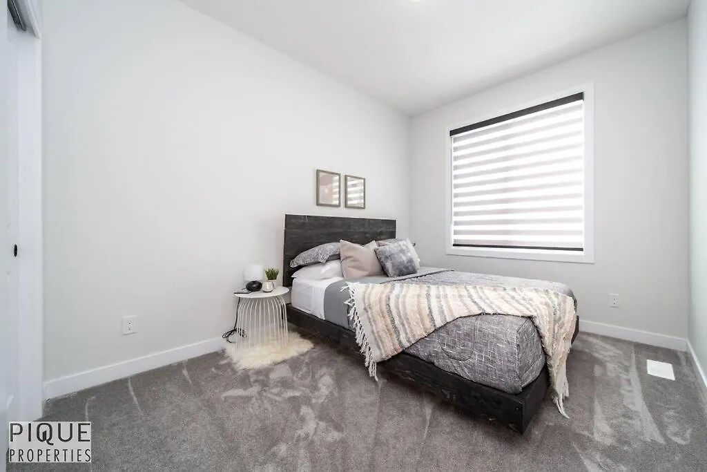 *New*Luxury Living*King Bed*Ac&Fireplace*Sleeps13! Edmonton 0*,  Canada